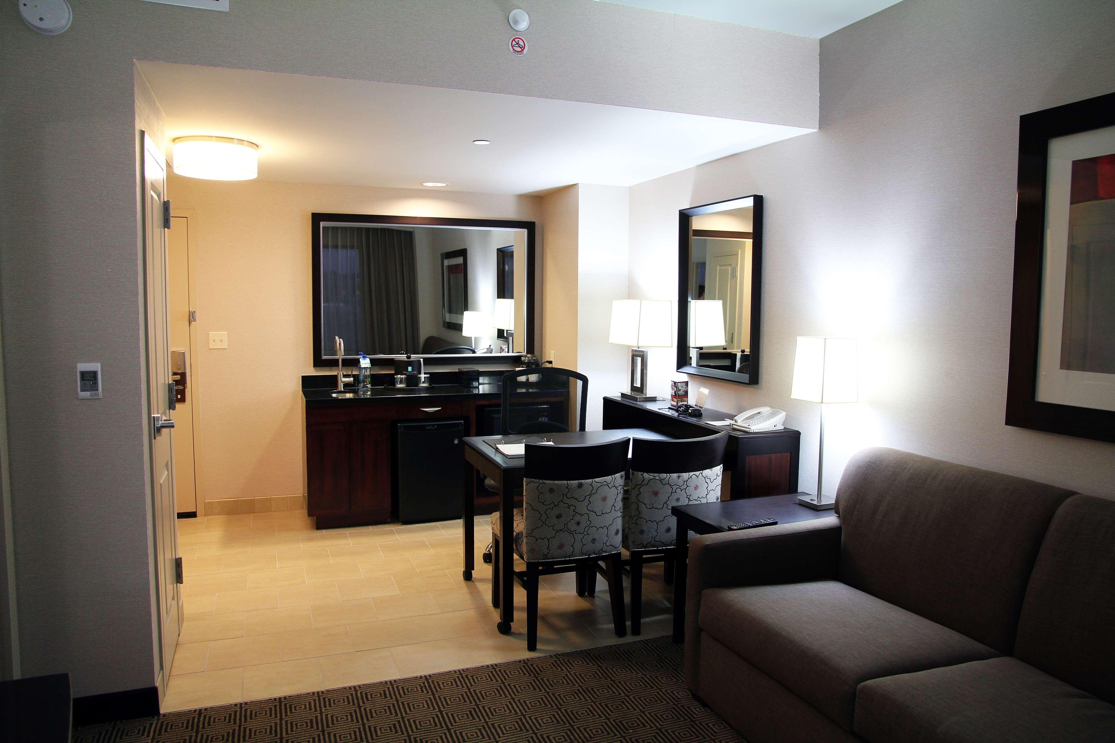 Embassy Suites Ontario - Airport Rum bild