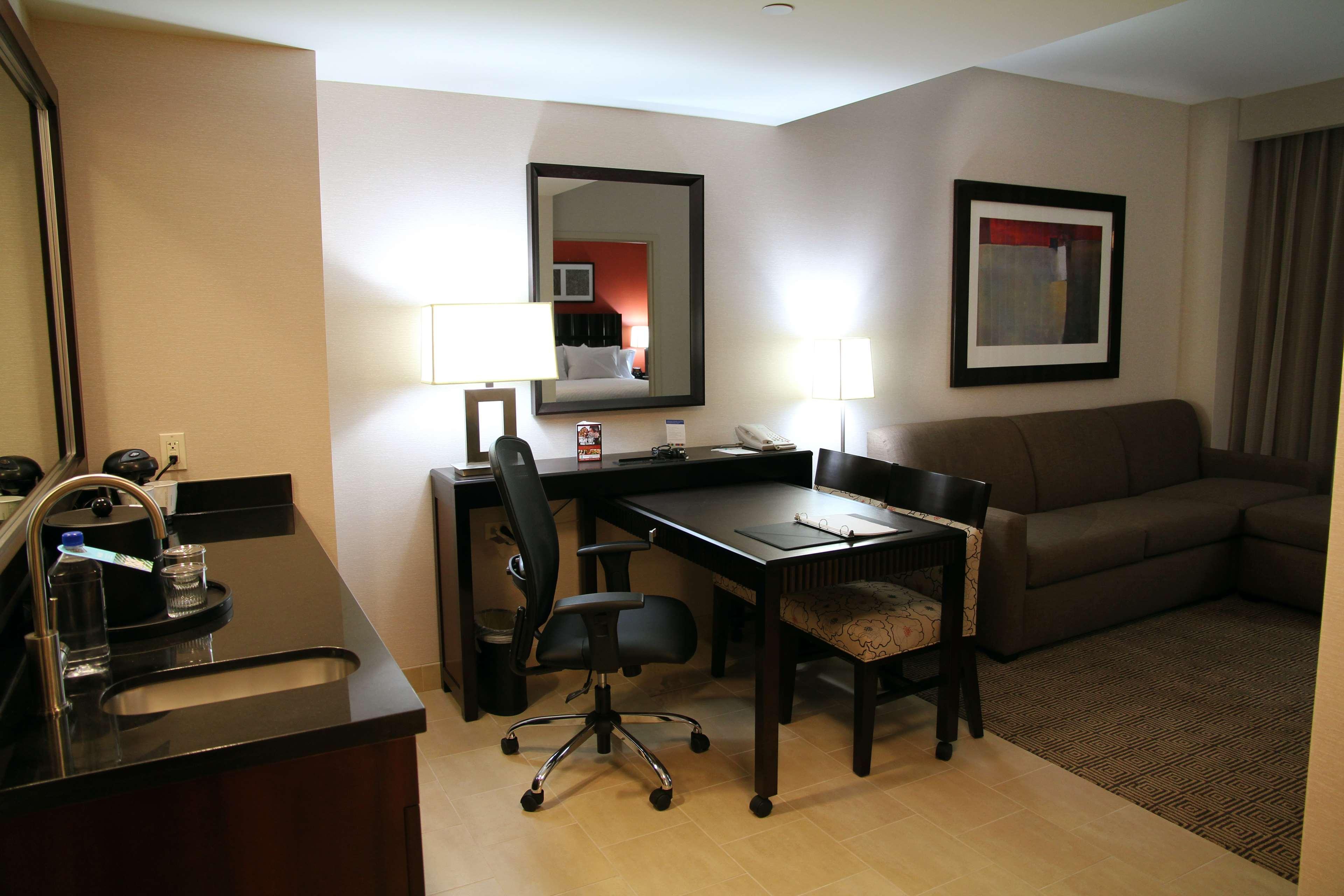 Embassy Suites Ontario - Airport Rum bild